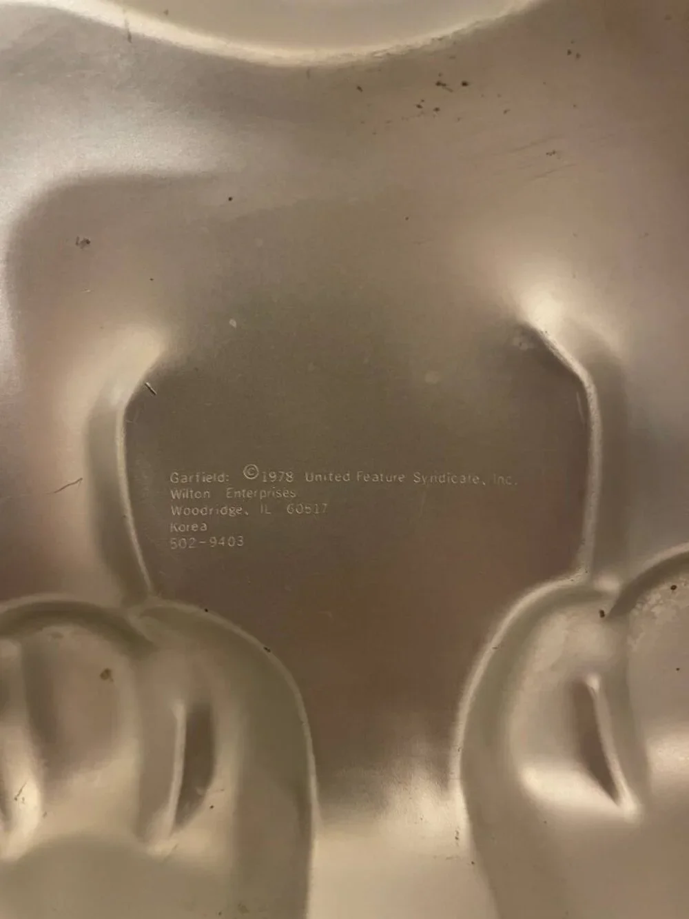 Vintage 1978 Wilton Garfield Cake Pan | Retro Cartoon Cat Baking Mold metal